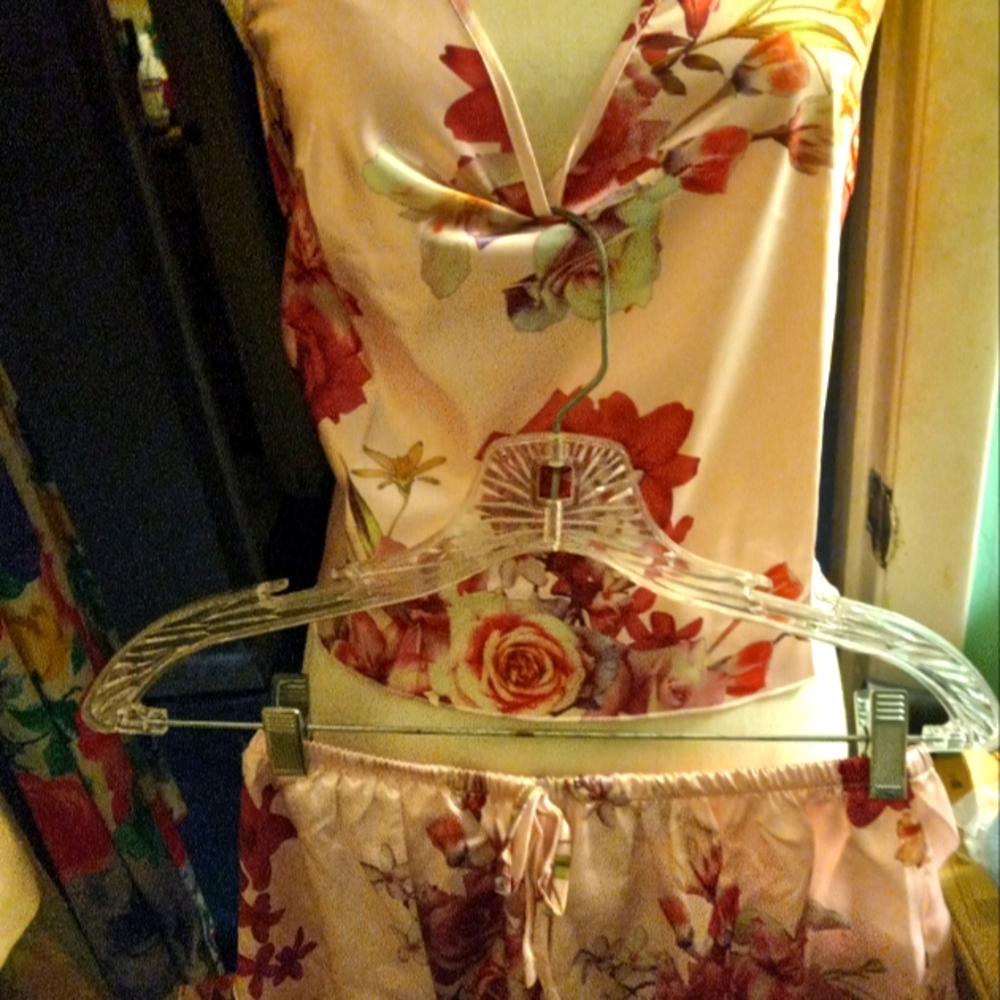 New,floral deep pink rose pink background satin print 2pc sleepwear size medium